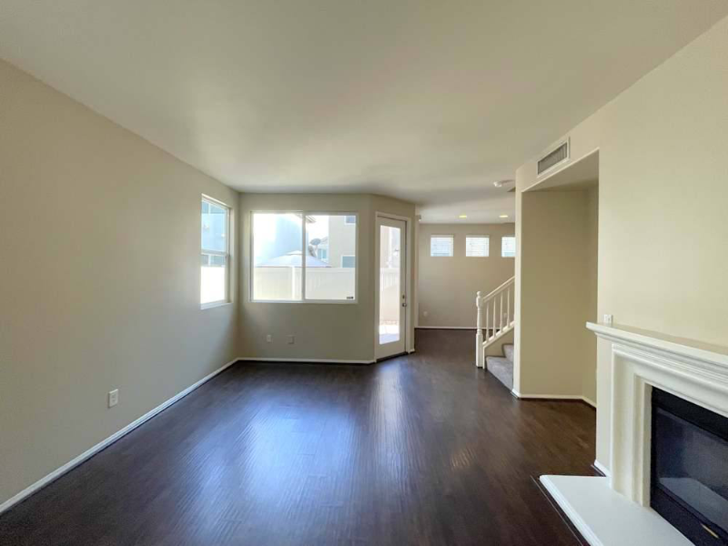 1057 Agate Ct - Photo 6 of 10