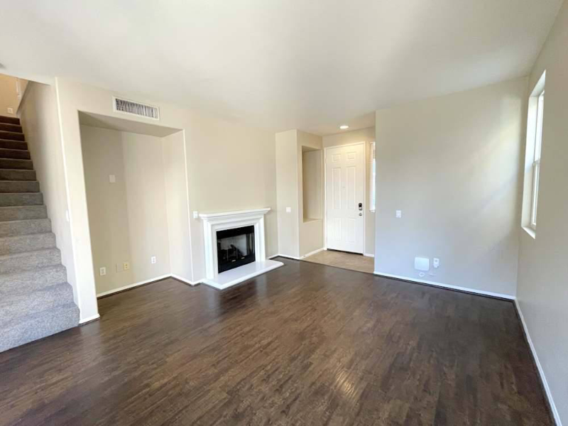 1057 Agate Ct - Photo 7 of 10