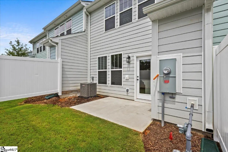 208 Curhill Ln - Photo 2 of 20