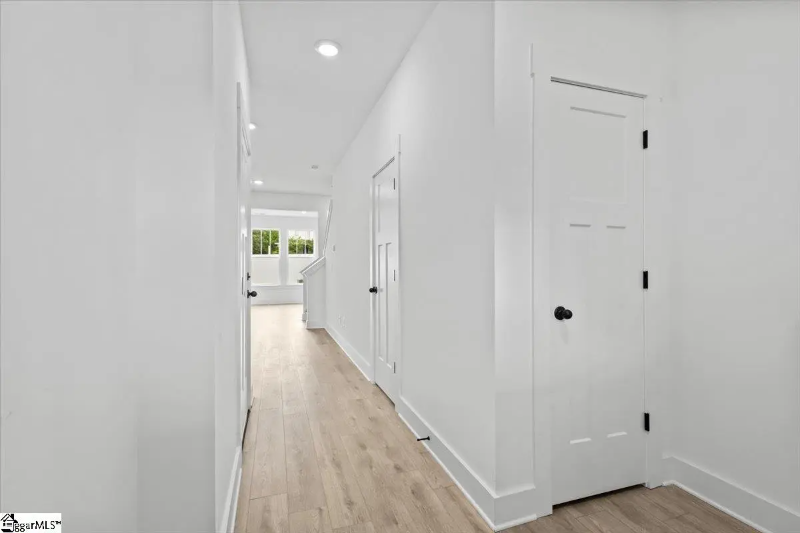 208 Curhill Ln - Photo 3 of 20