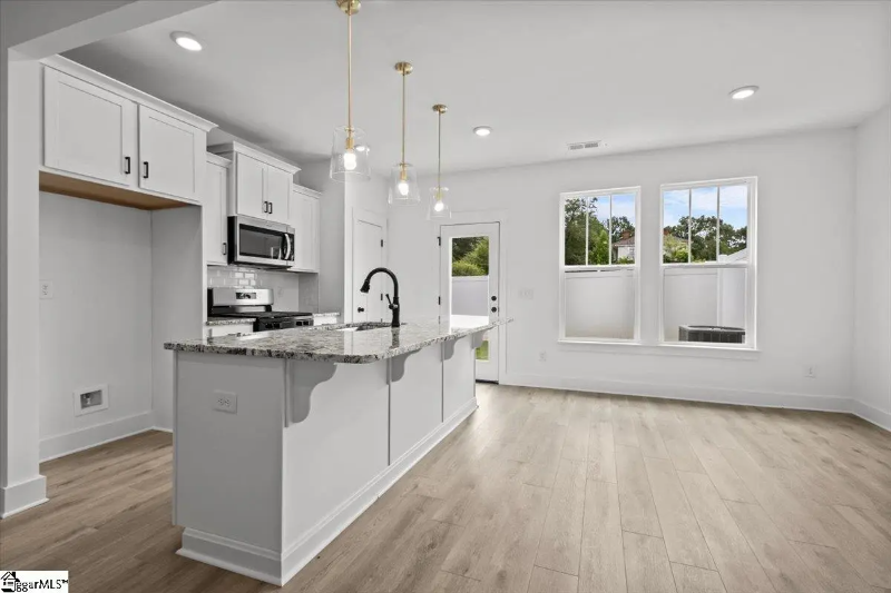 208 Curhill Ln - Photo 4 of 20