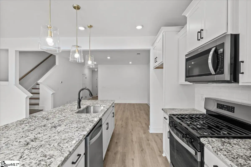 208 Curhill Ln - Photo 5 of 20