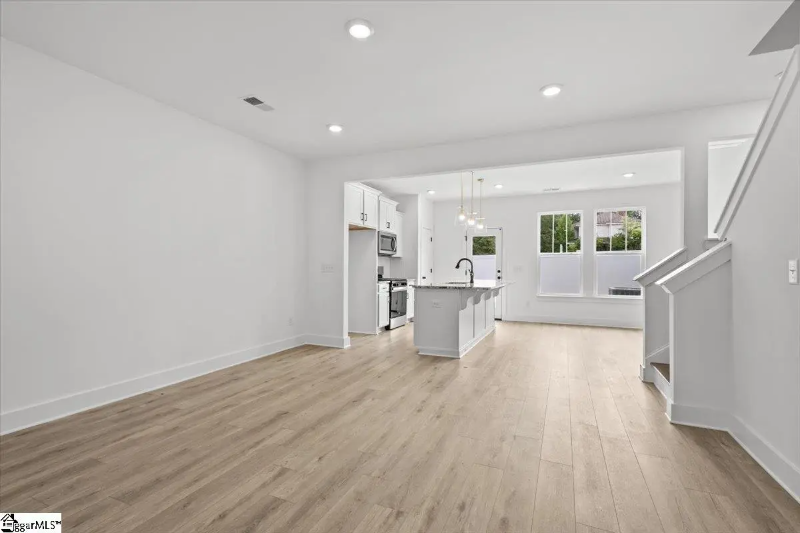 208 Curhill Ln - Photo 7 of 20