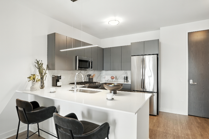 751 N Aberdeen St - Photo 4 of 14