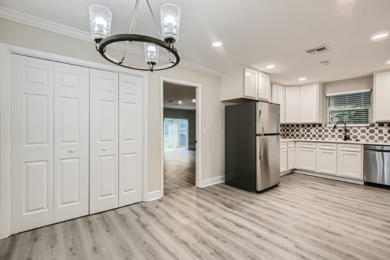 11092 Mandarin Station Dr E - Photo 4 of 9