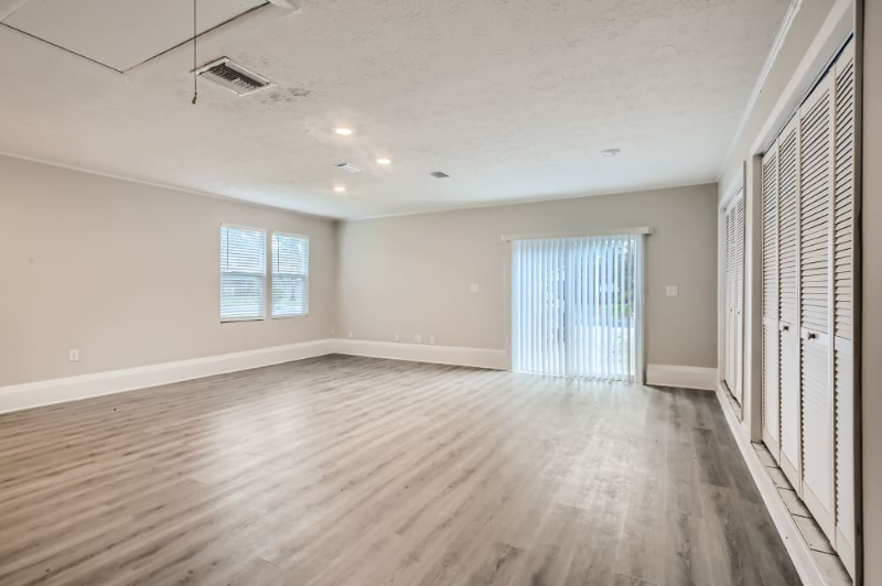 11092 Mandarin Station Dr E - Photo 6 of 9