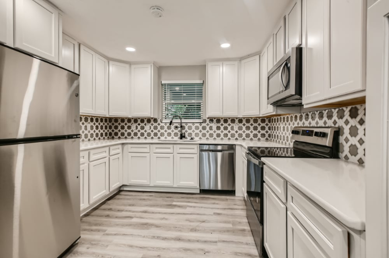 11092 Mandarin Station Dr E - Photo 7 of 9