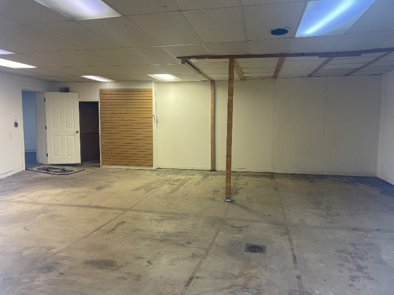 227 E Pomfret St #1 - Photo 7 of 12