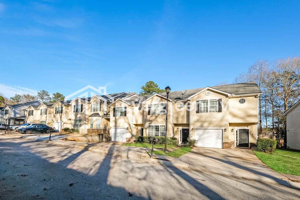 2318 Coach Way - Photo 2 of 15