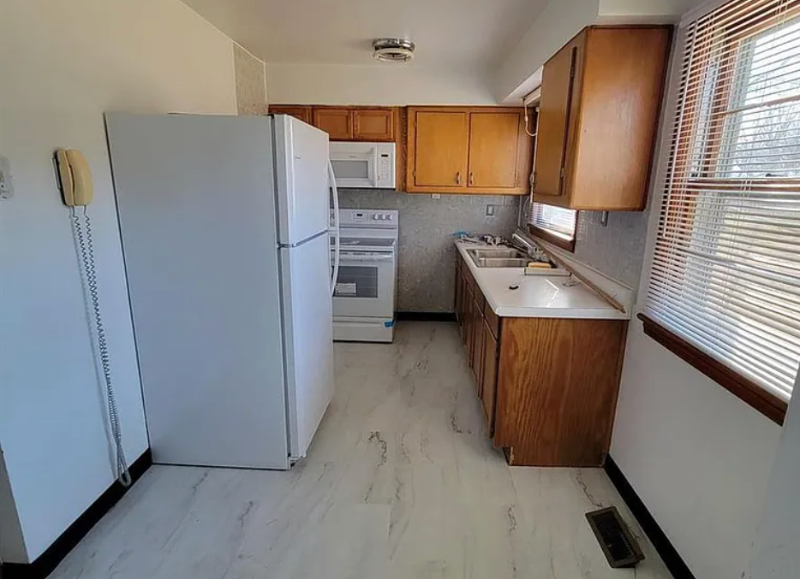 1716 Loretta Ave - Photo 2 of 3