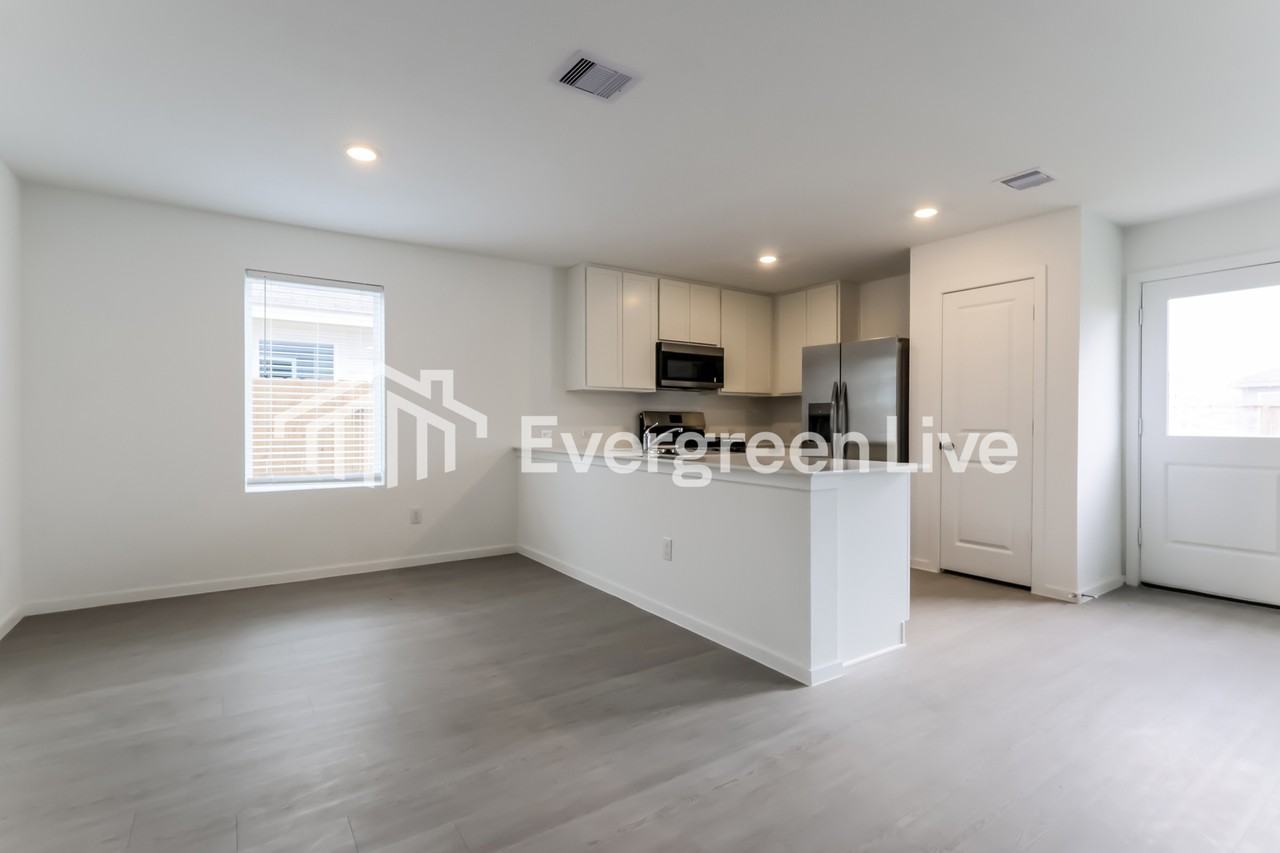 5906 Patriot Sound Drive - Photo 4 of 16