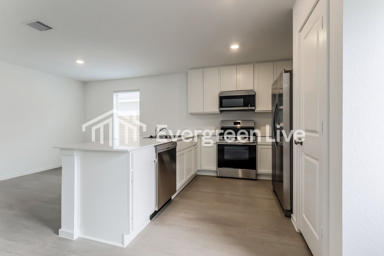 5906 Patriot Sound Drive - Photo 5 of 16