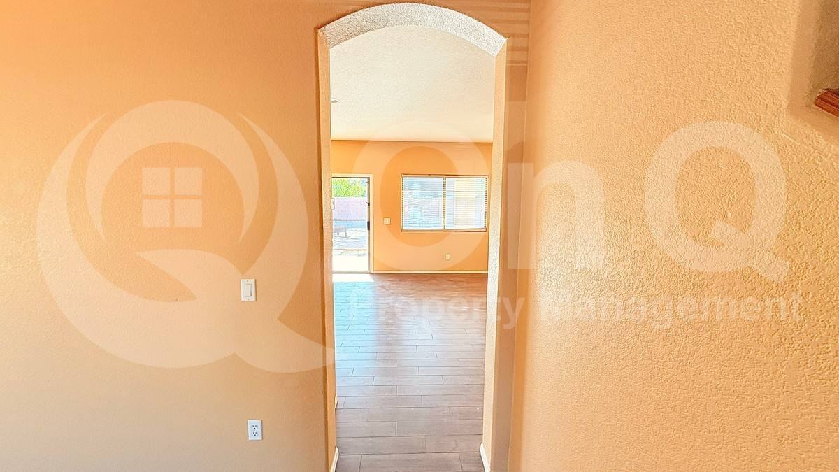 1145 E Locust Dr - Photo 4 of 10