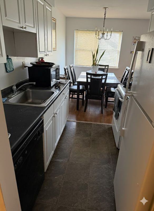 76 Manchester Ct - Photo 2 of 11