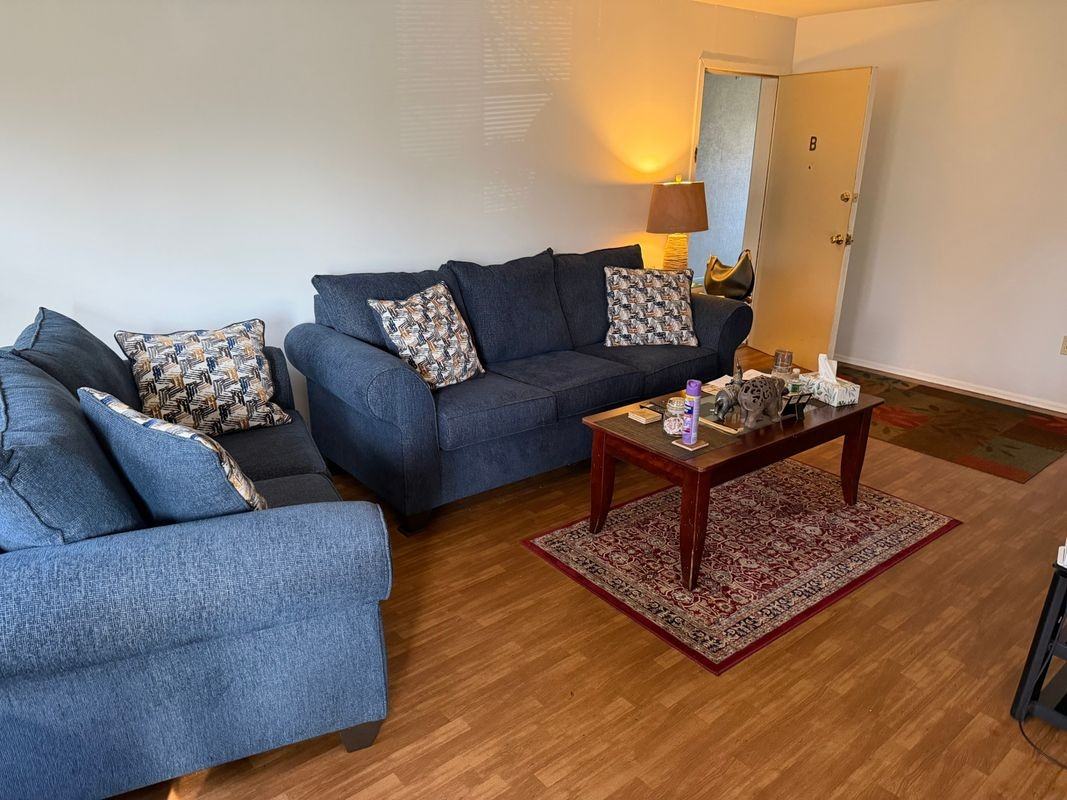 76 Manchester Ct - Photo 4 of 11