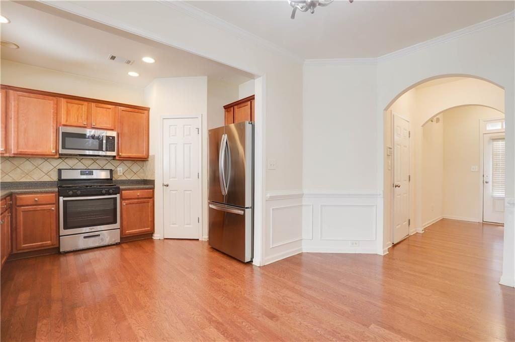 354 Beynon Ter - Photo 4 of 25