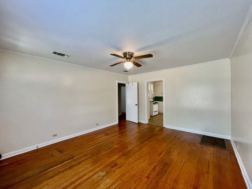 705 E Runnells Ave - Photo 3 of 11