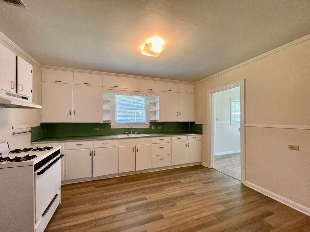 705 E Runnells Ave - Photo 4 of 11