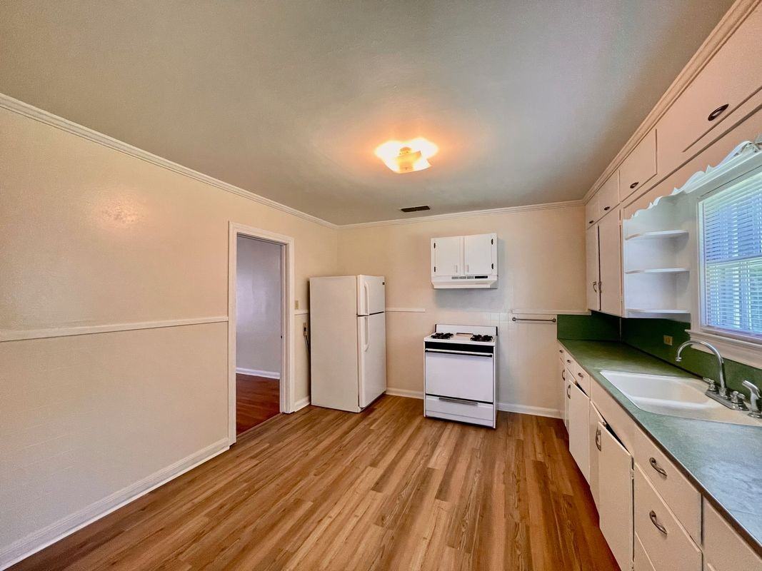 705 E Runnells Ave - Photo 5 of 11