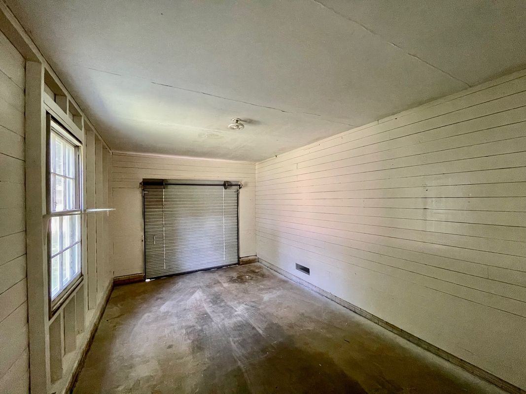 705 E Runnells Ave - Photo 7 of 11