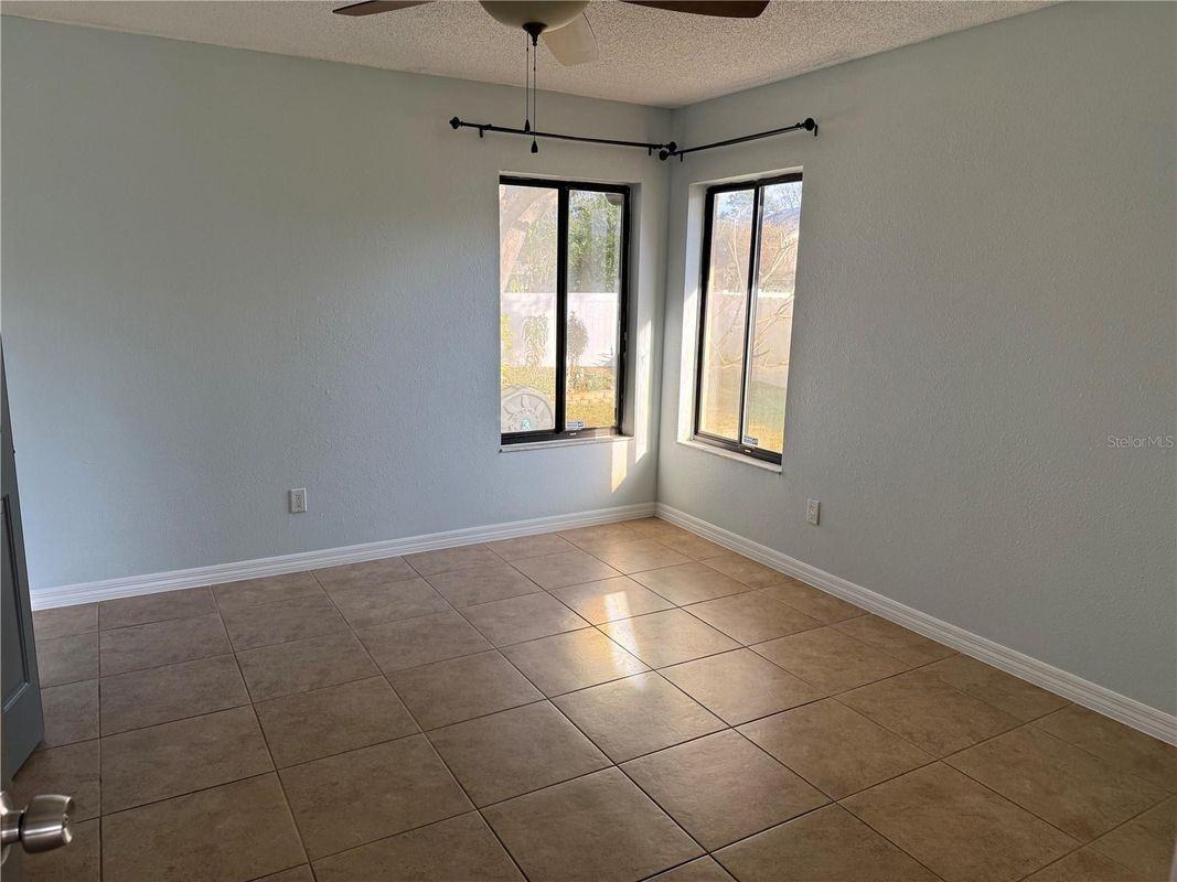 2417 Abbey Ave - Photo 2 of 14