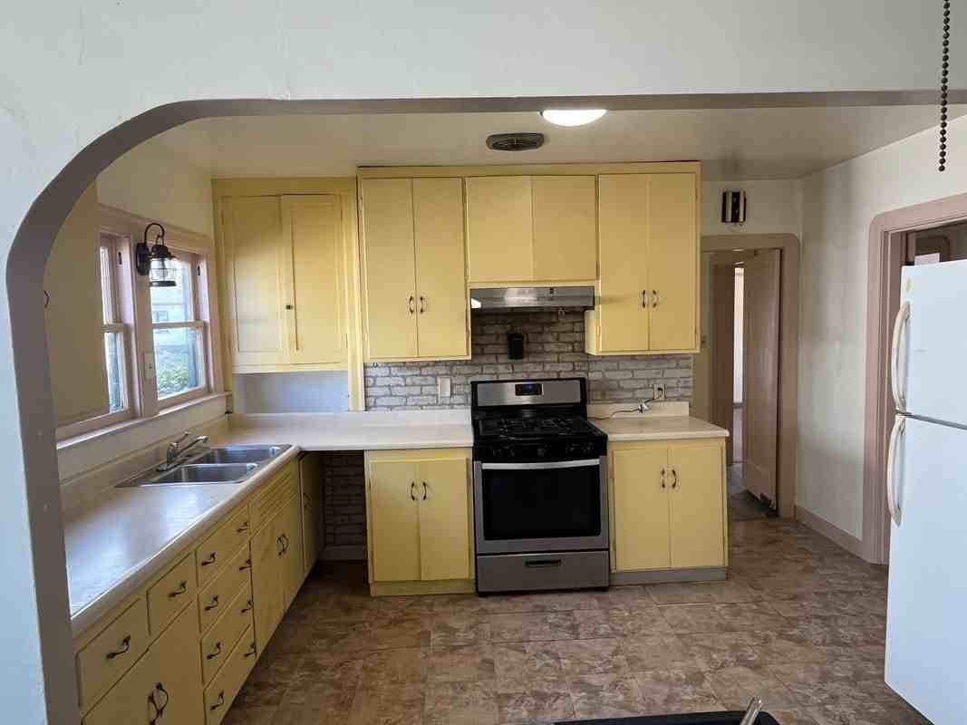 772 Sunset Blvd - Photo 3 of 17