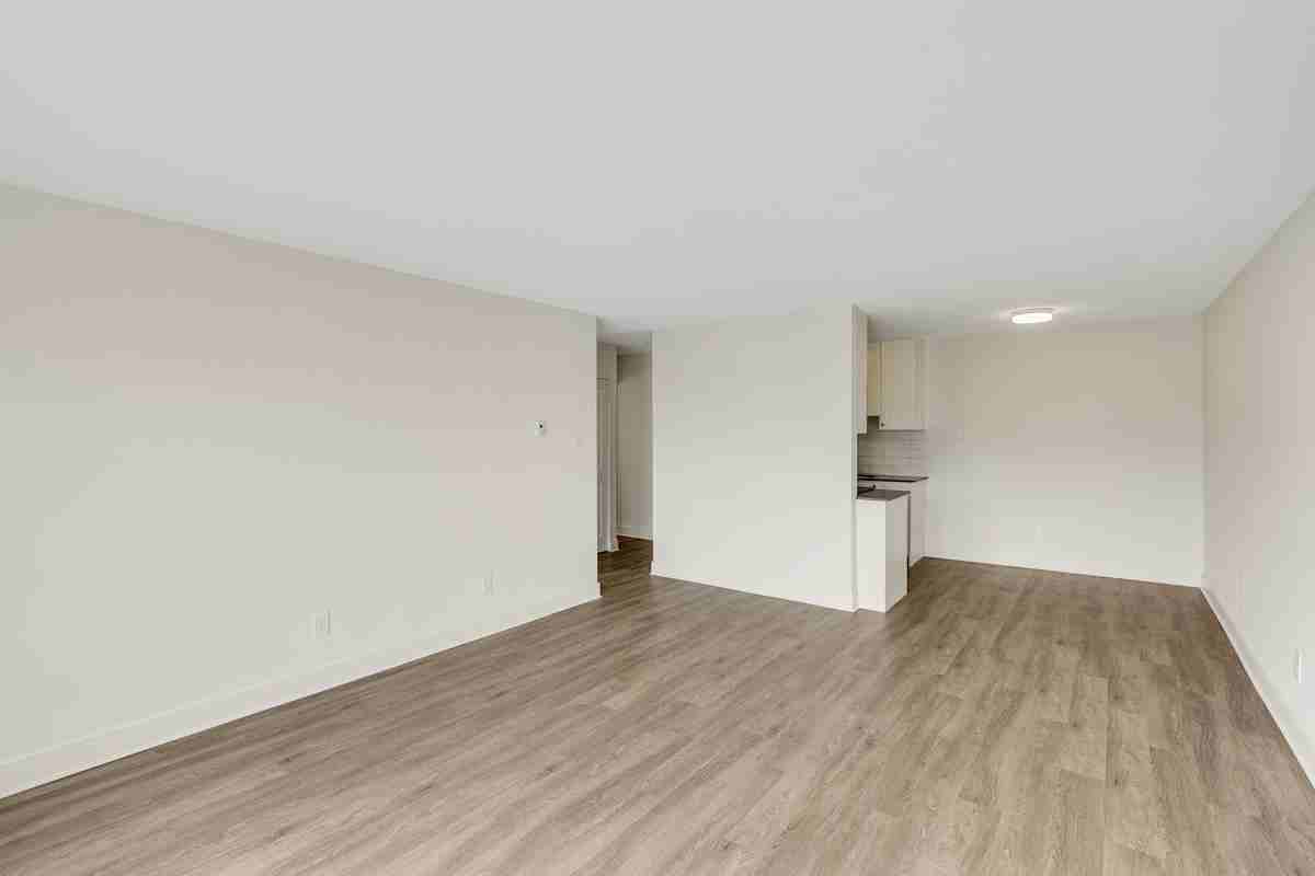 Seaside Place Apartments - Photo 3 of 19