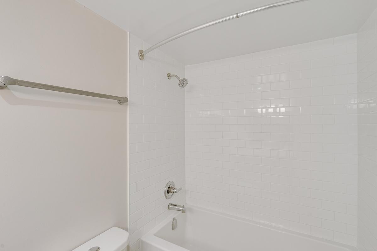 Seaside Place Apartments - Photo 4 of 19