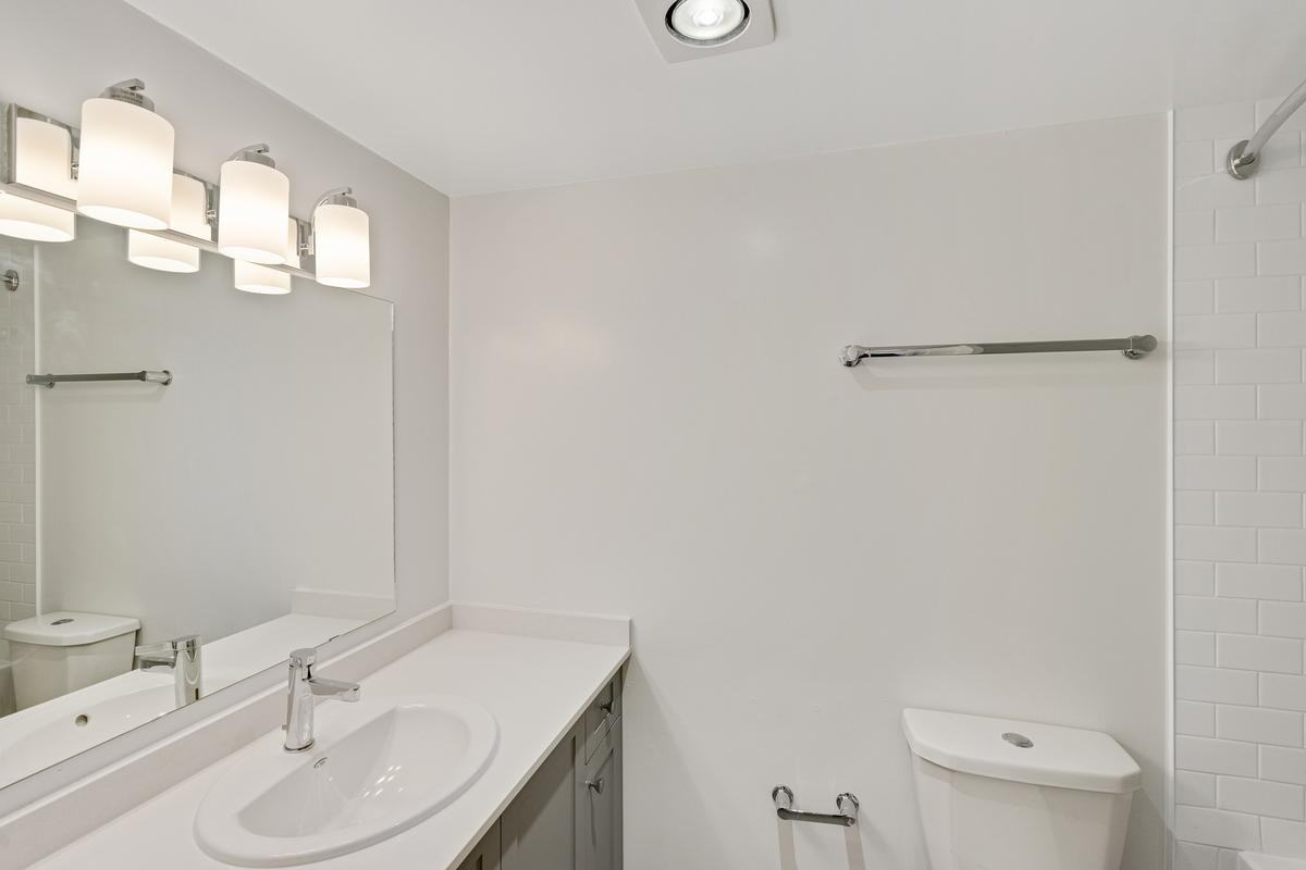 Seaside Place Apartments - Photo 7 of 19