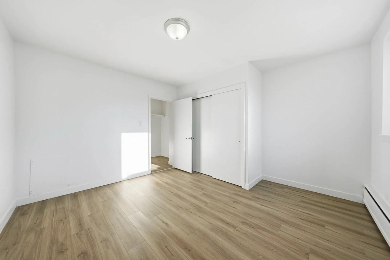 Lady Robinson Apartments - Photo 3 of 24