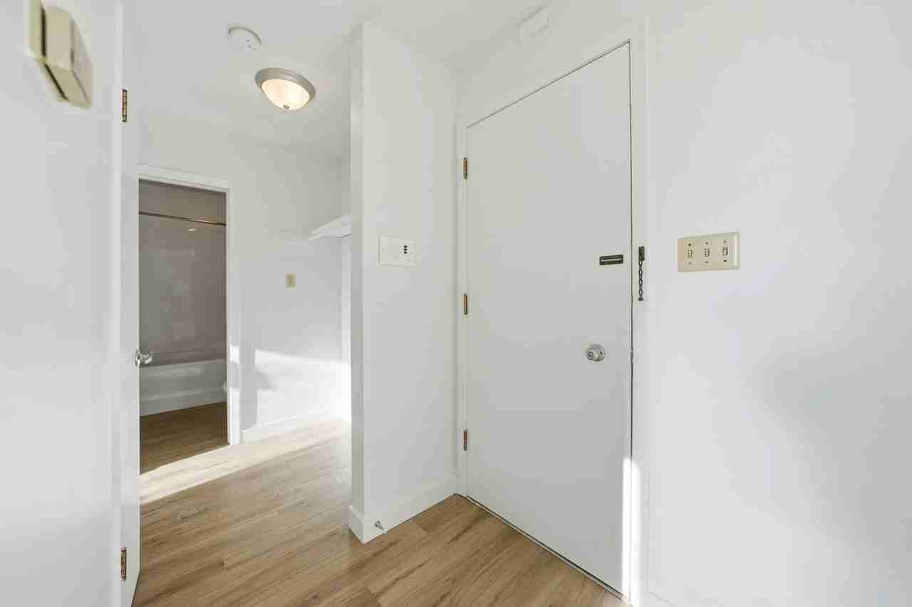 Lady Robinson Apartments - Photo 4 of 24