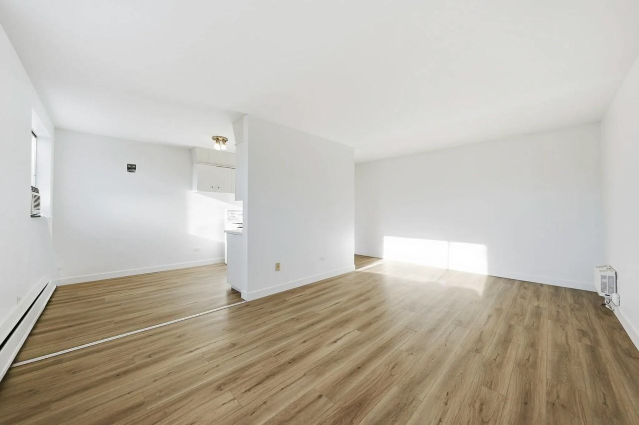 Lady Robinson Apartments - Photo 6 of 24