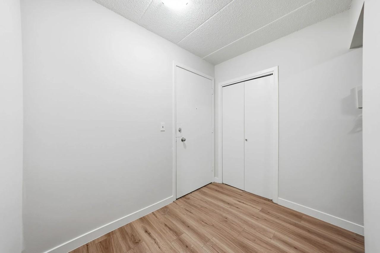 Elsey Manor - Photo 4 of 37