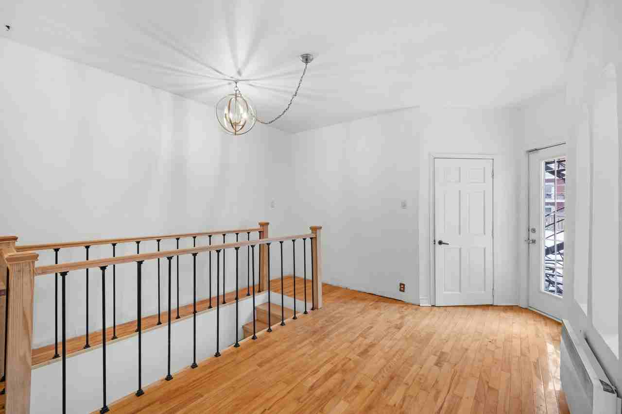 1461 av. Valois - Photo 3 of 19