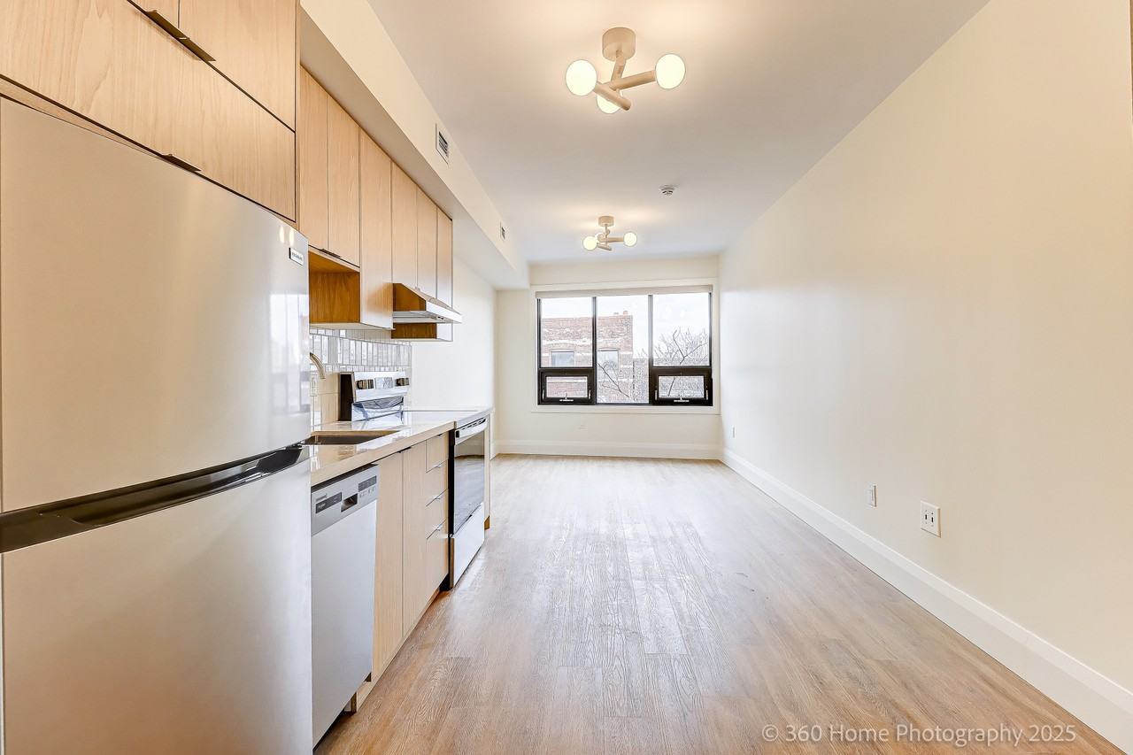 1598 Dundas Street West #304