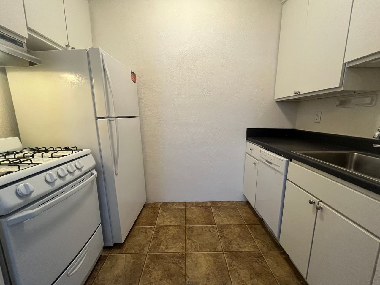 309 Dayton - Photo 4 of 17