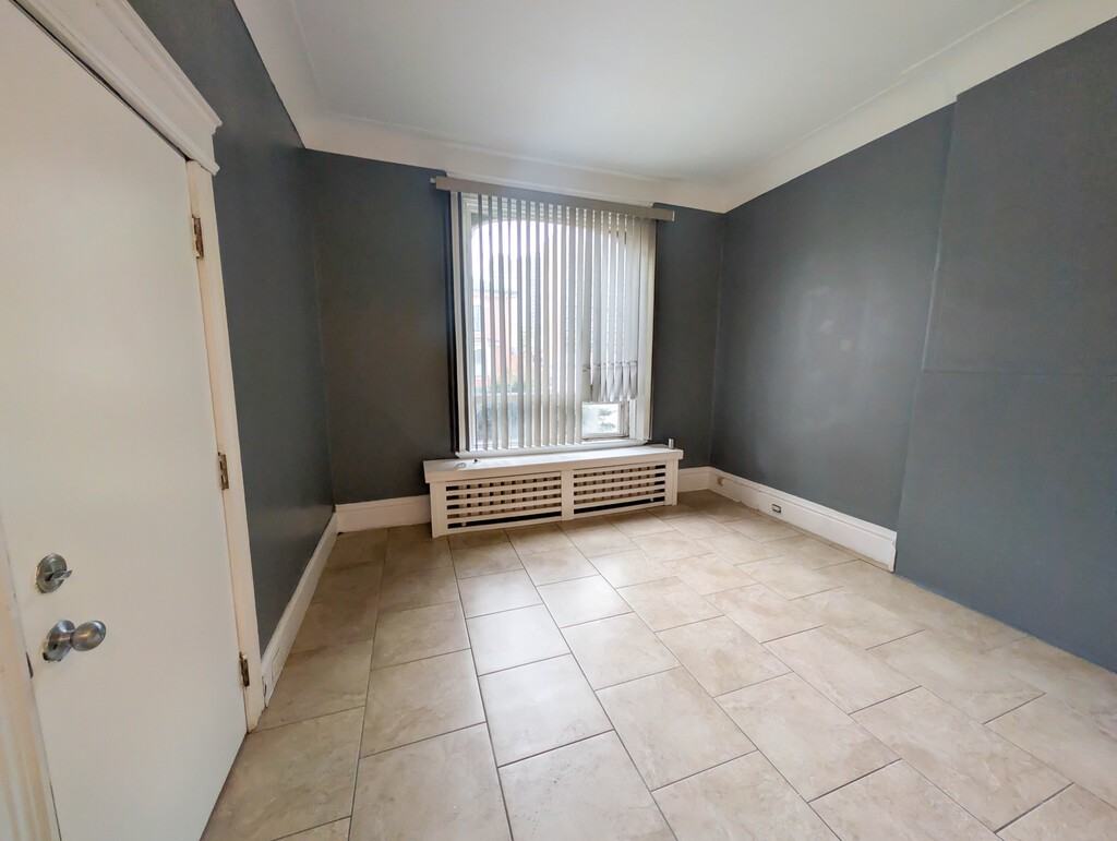 55 Wellington St S - Photo 4 of 18