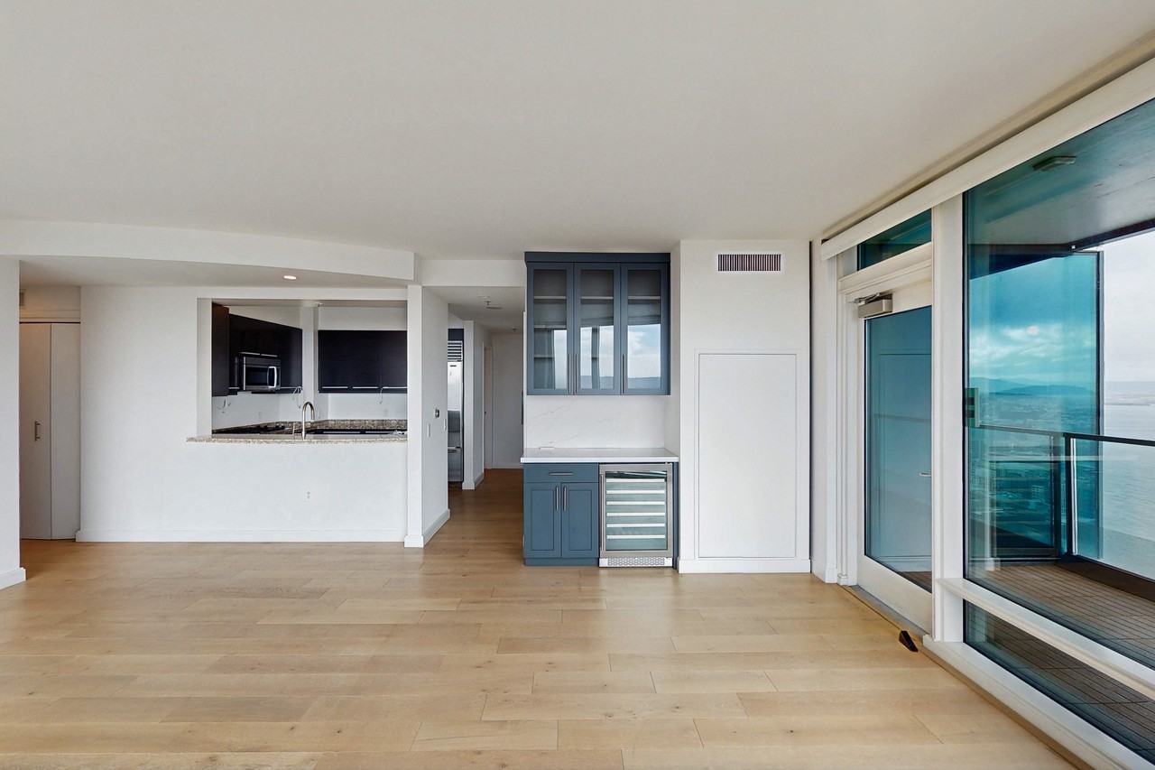 425 1st Street #4003 - Photo 4 of 35