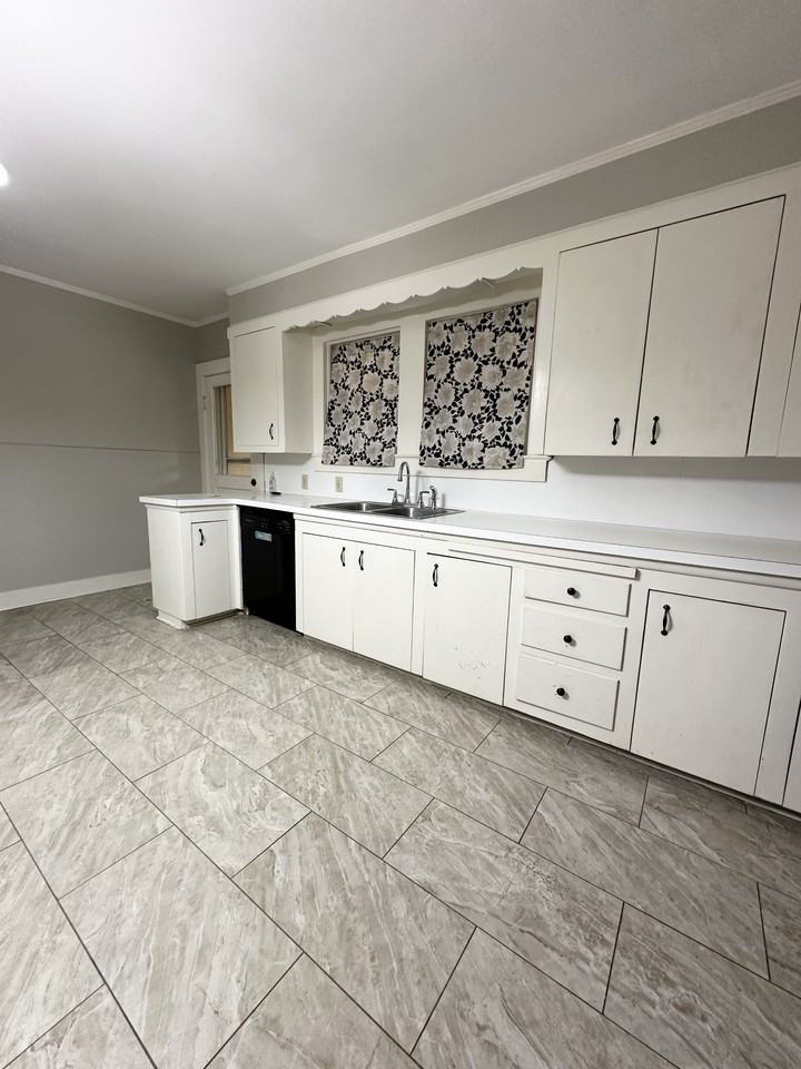 1312 W University Ave #NA - Photo 2 of 15