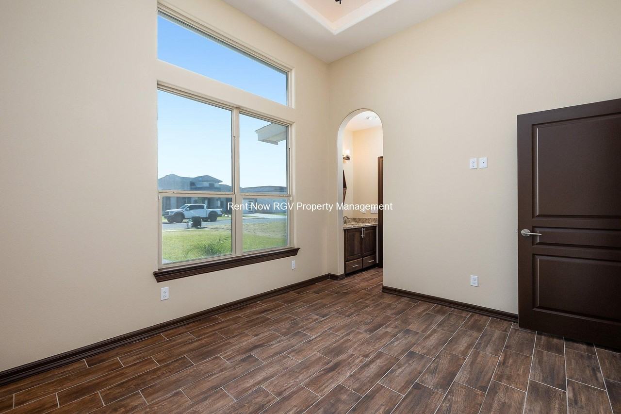 13921 N 36th St #NA - Photo 6 of 10