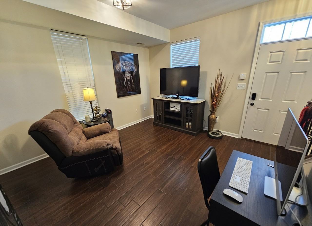 4511 Foster Ave - Photo 7 of 19