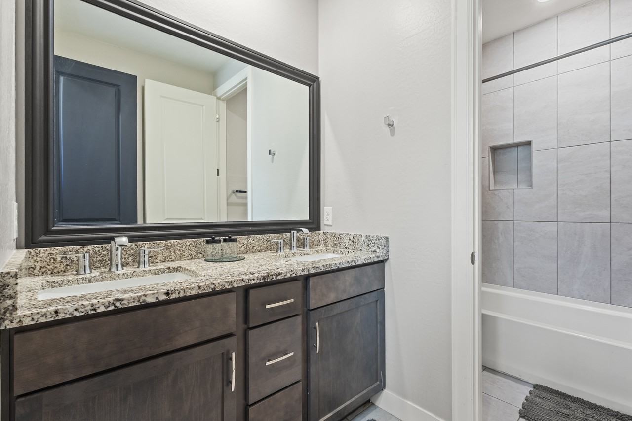 18456 W Brookwood Dr #NA - Photo 7 of 20