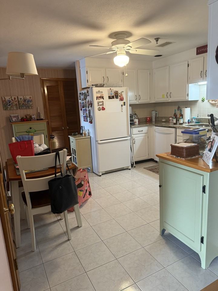 45 Christopher Dr #142 - Photo 4 of 7