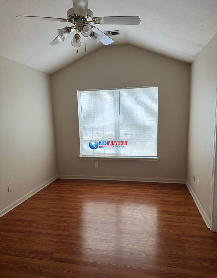 365 Brookview Dr - Photo 4 of 14