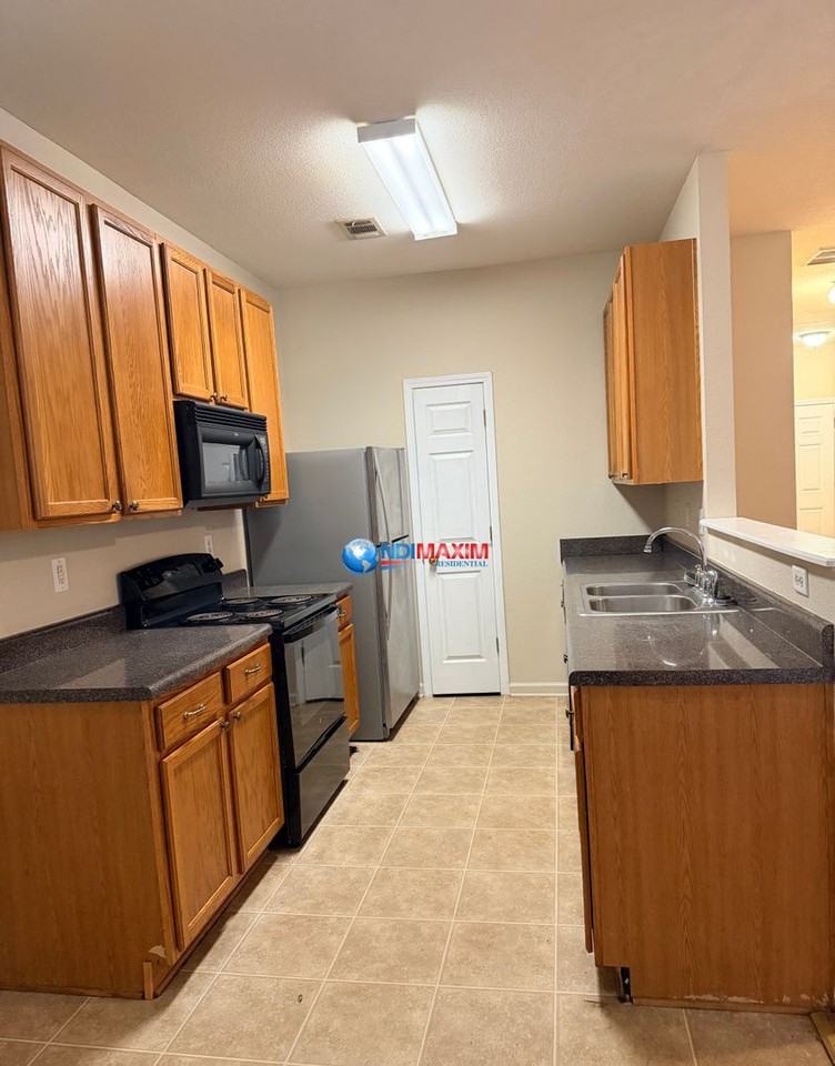 365 Brookview Dr - Photo 6 of 14