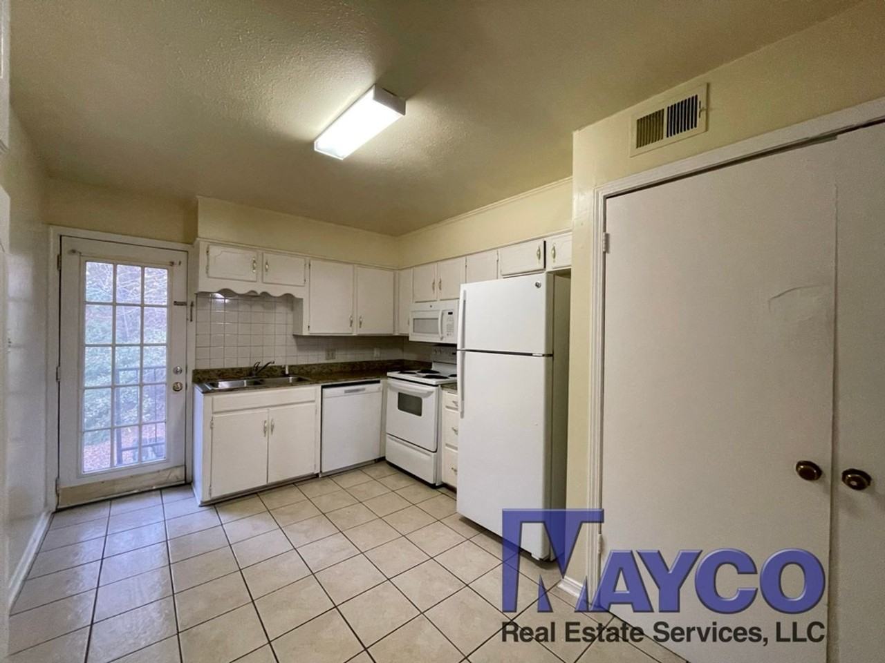 Grand Oaks Apartment Homes - Photo 3 of 11