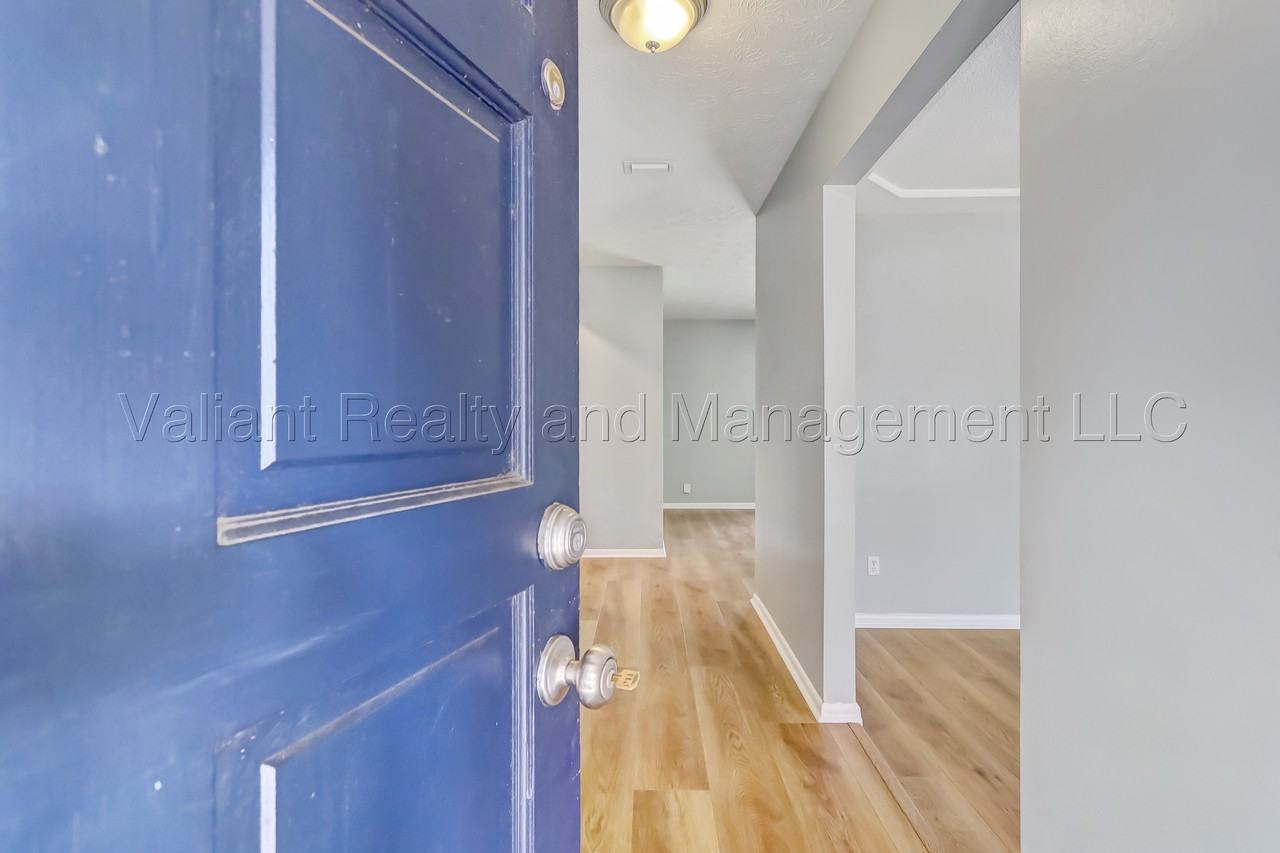 3400 Red Oak Cir #1 - Photo 5 of 34