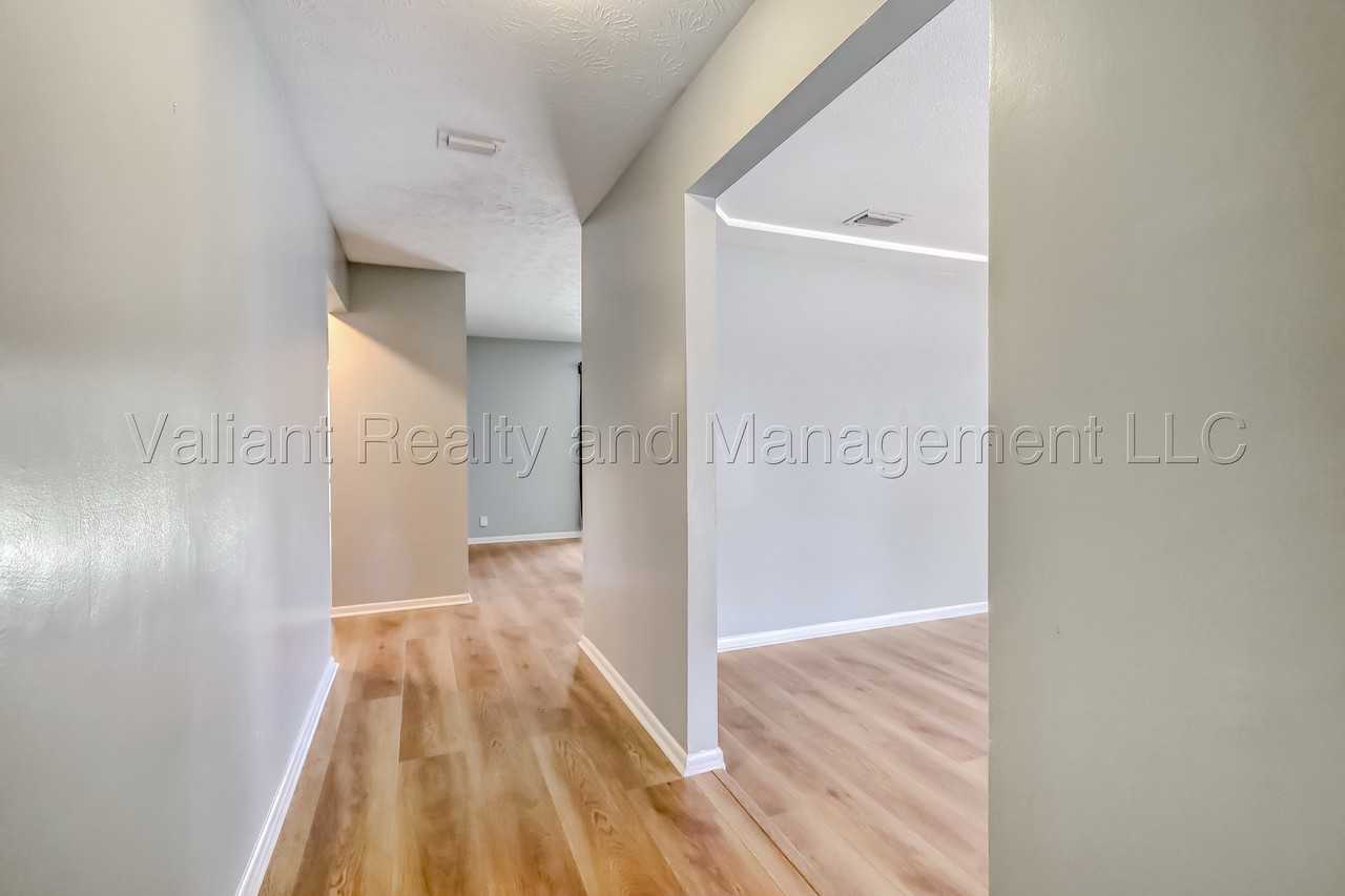 3400 Red Oak Cir #1 - Photo 6 of 34