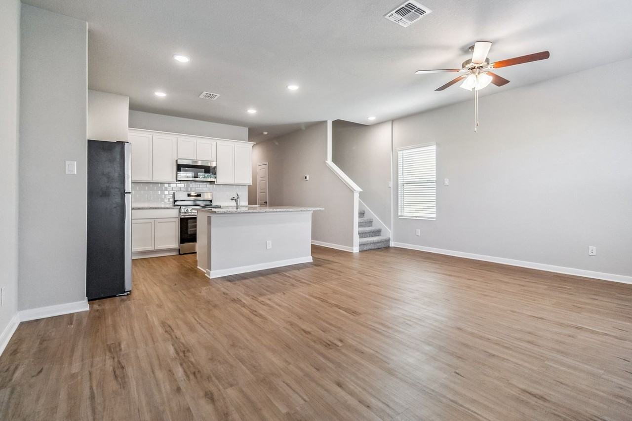 3915 3915 Abbott Pass - 3915 Abbott Pass #102 - Photo 3 of 31