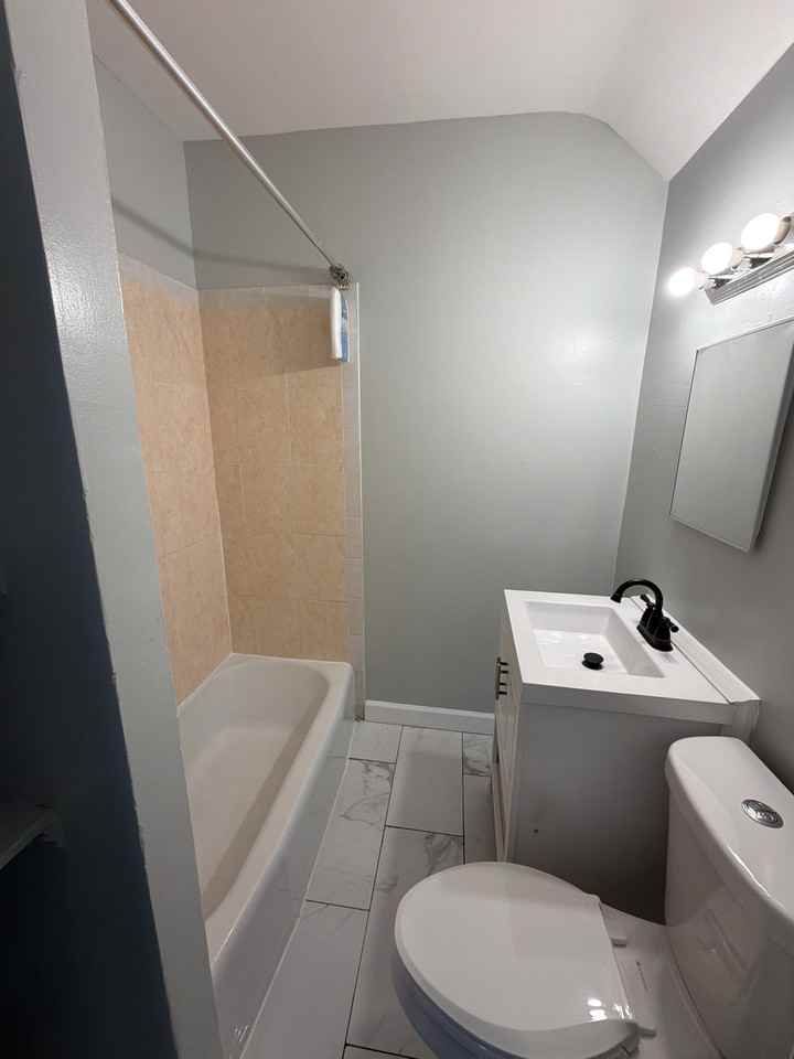 660 Noble Ave #1 - Photo 3 of 7